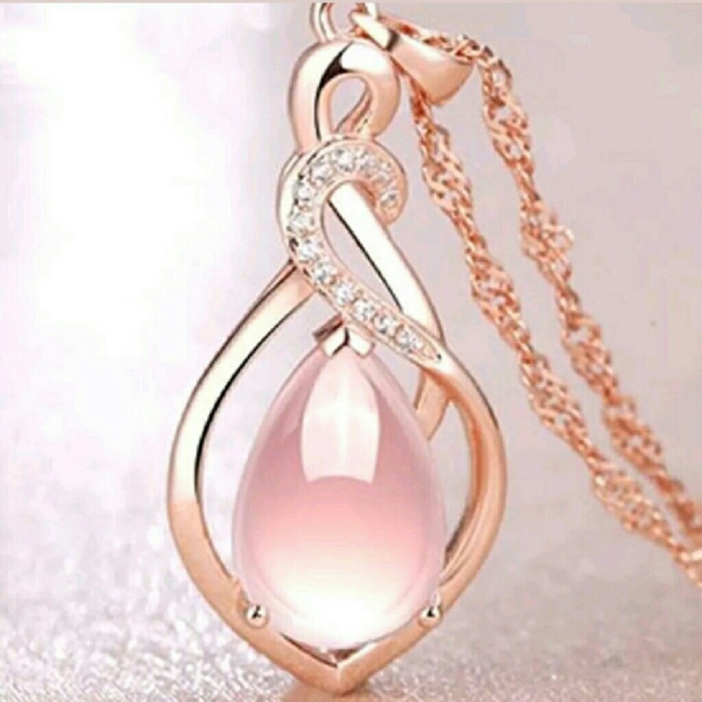 Elegant Rose Gold Pendant Necklace